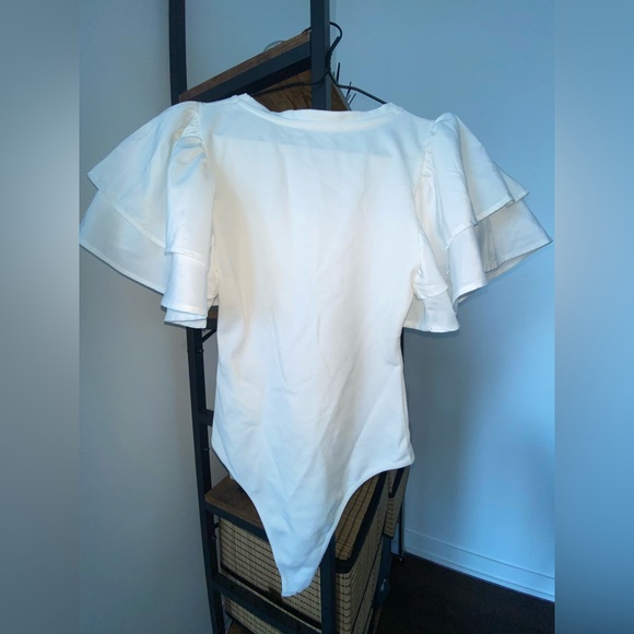 Zara ruffle sleeve bodysuit in White - Picture 2 of 3